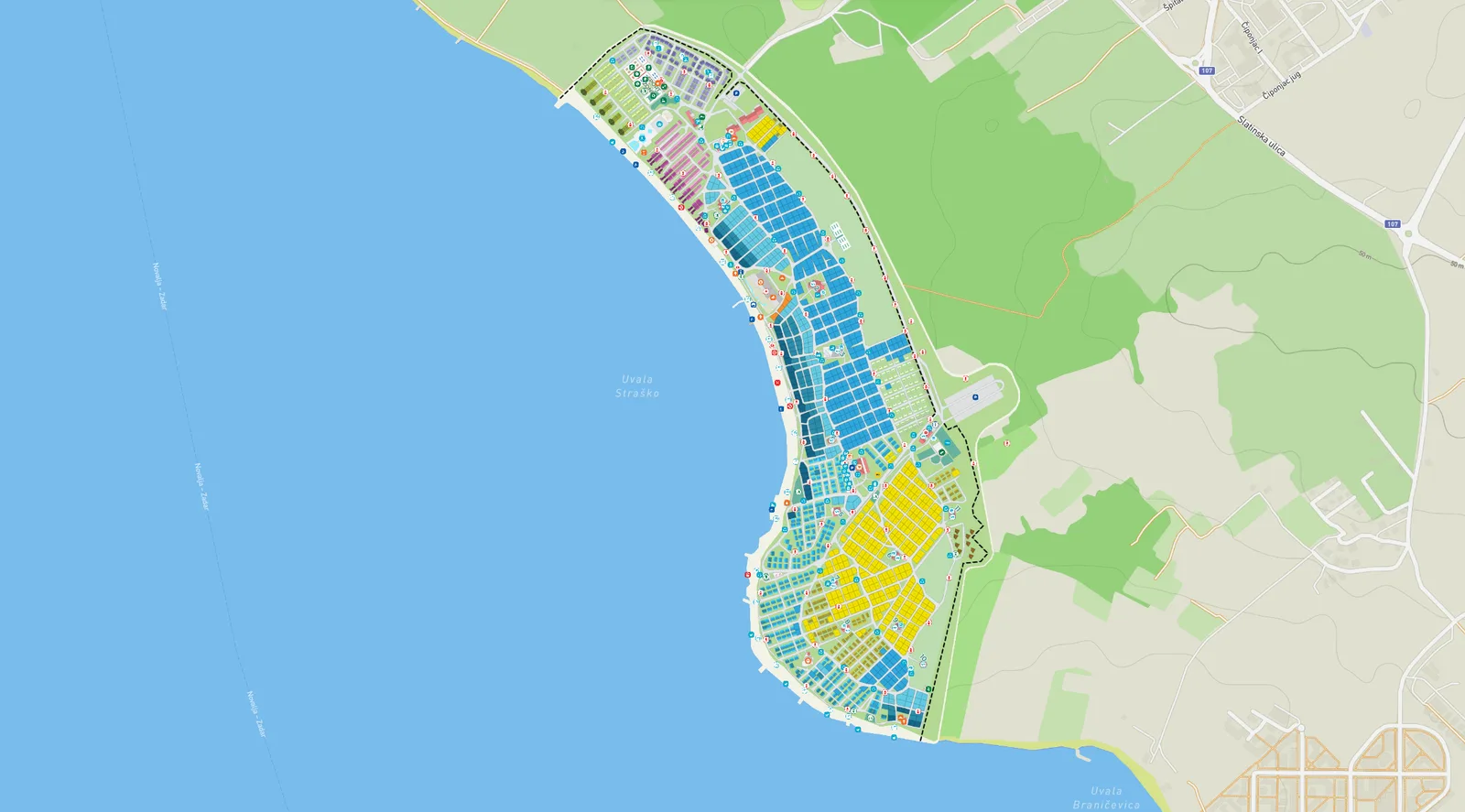 Interaktivna karta kampa Straško sa zonama parcela uz plažu.